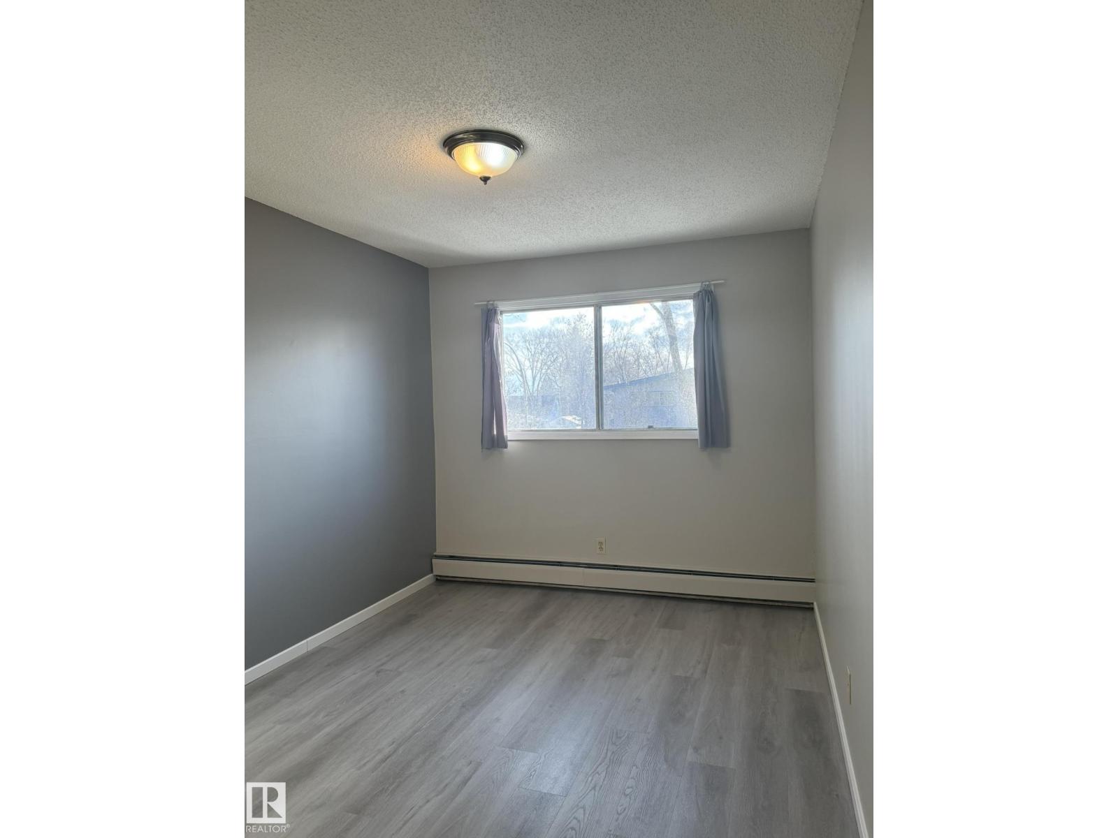 6002-6008 122 AV NW, Edmonton