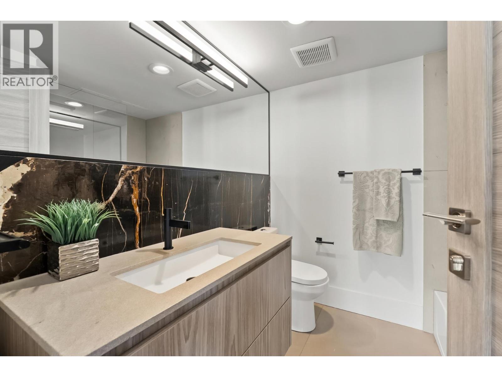 6D 328 TAYLOR WAY, West Vancouver