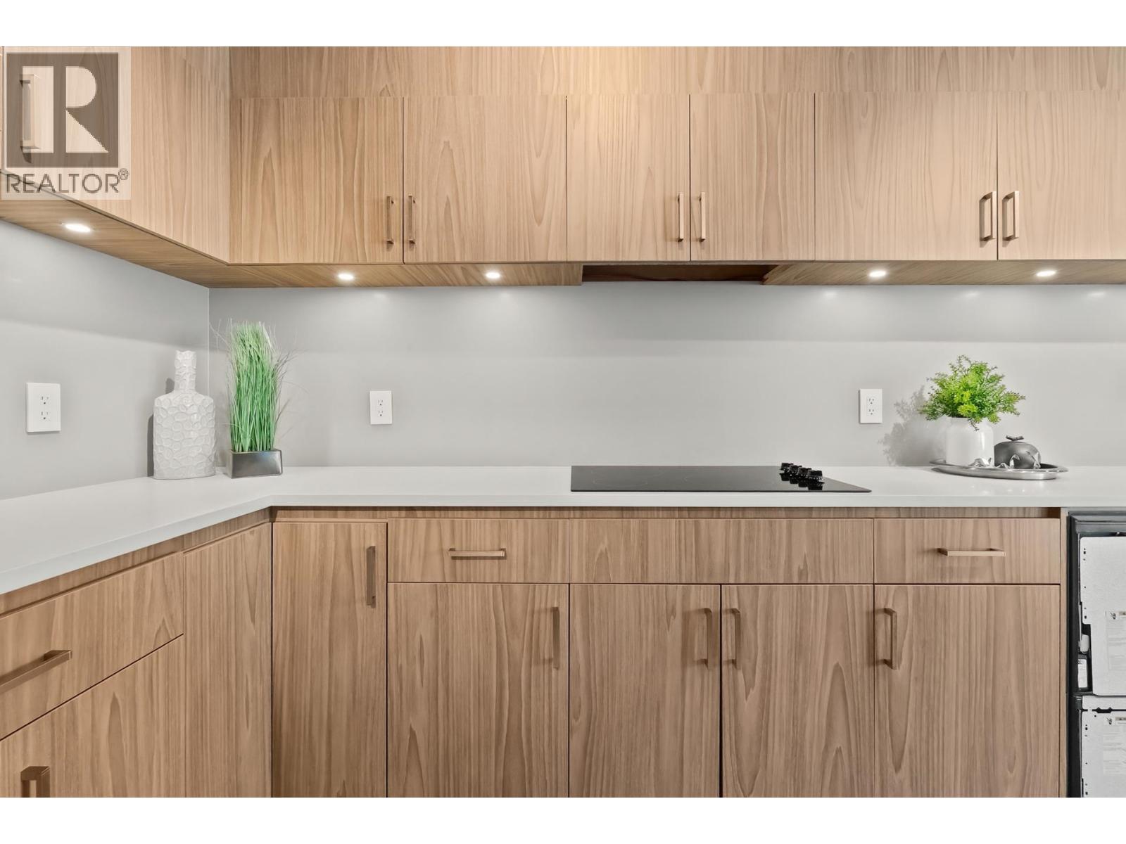 6D 328 TAYLOR WAY, West Vancouver