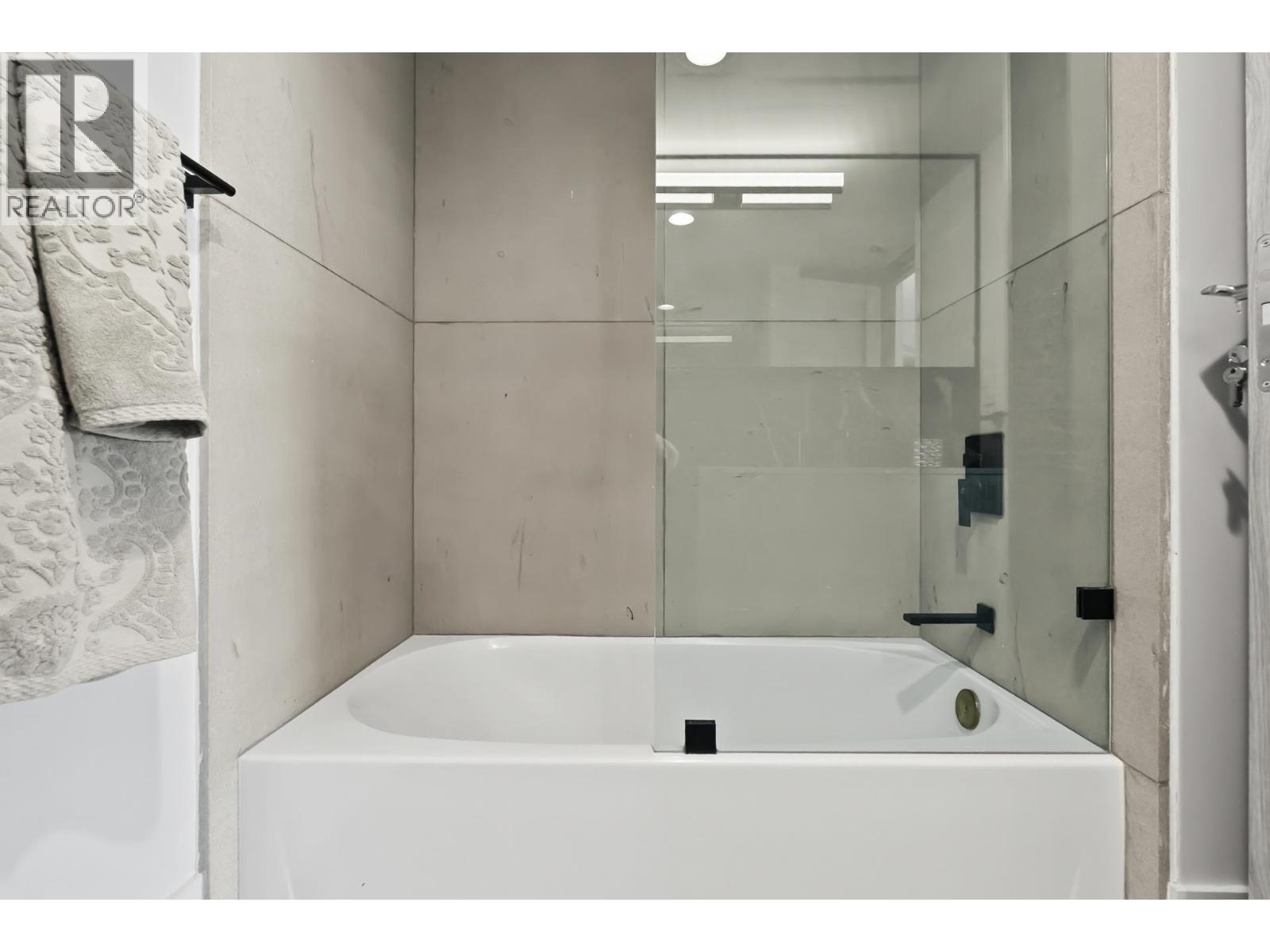 6D 328 TAYLOR WAY, West Vancouver