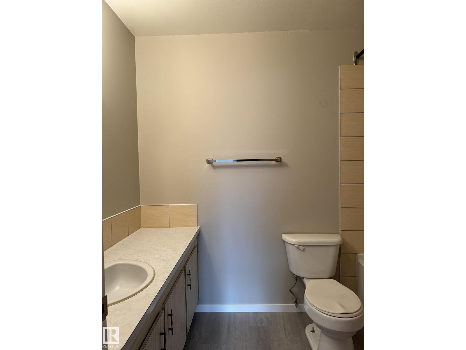 6002-6008 122 AV NW, Edmonton