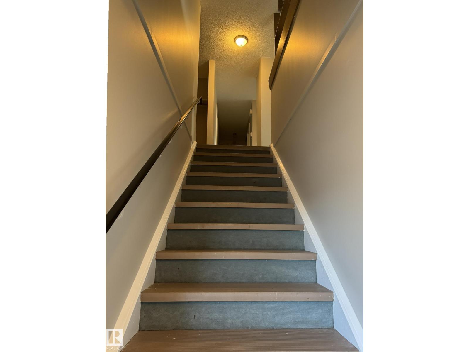 6002-6008 122 AV NW, Edmonton