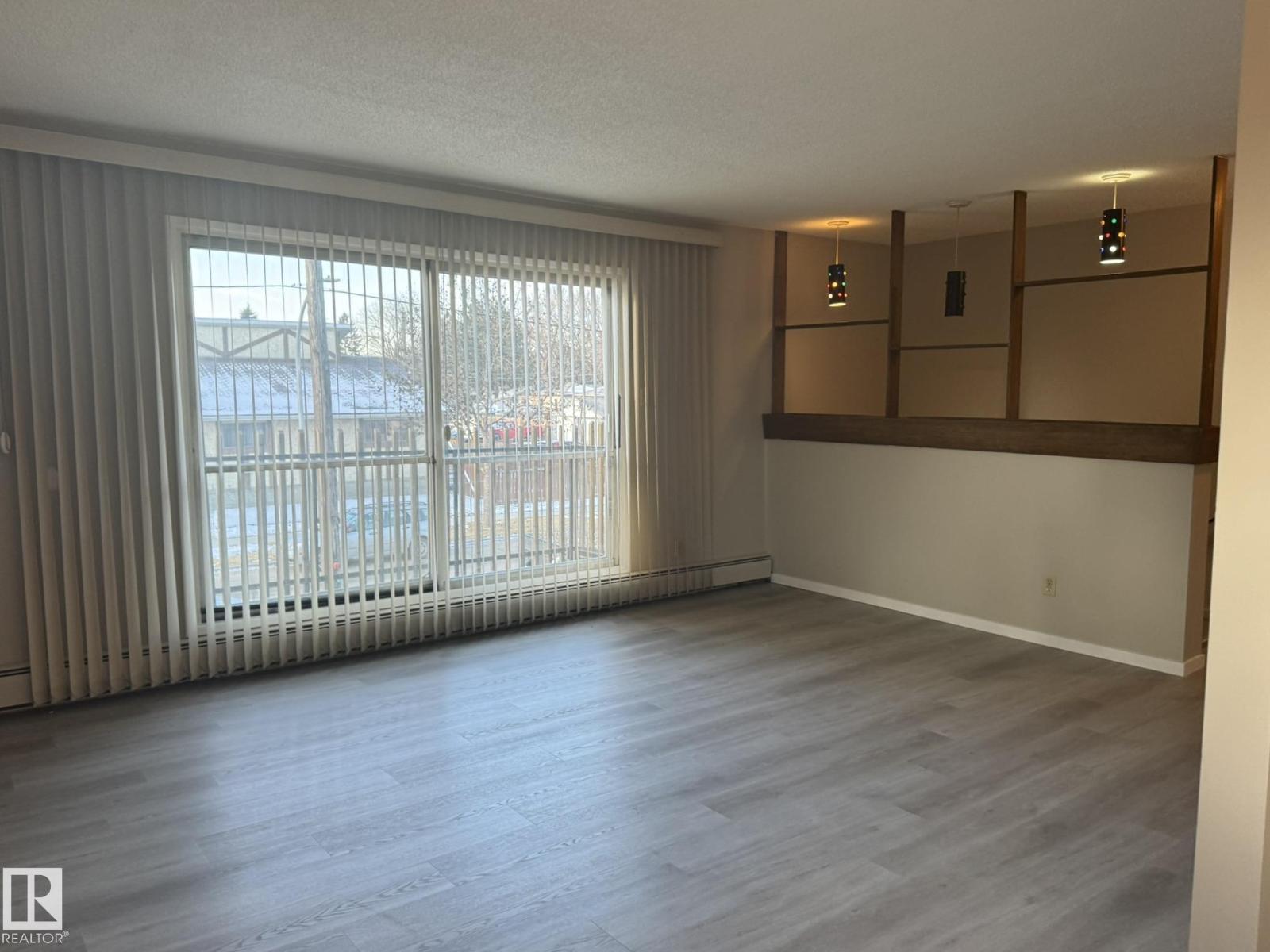 6002-6008 122 AV NW, Edmonton