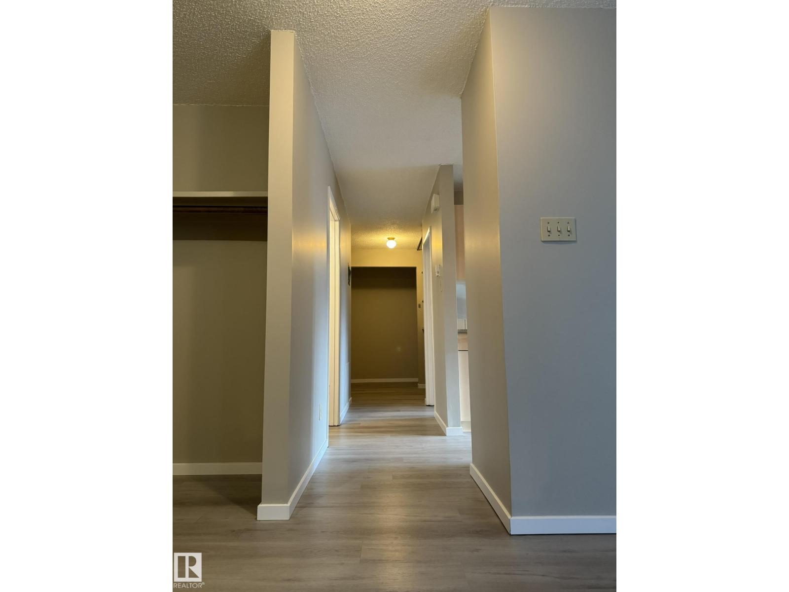 6002-6008 122 AV NW, Edmonton