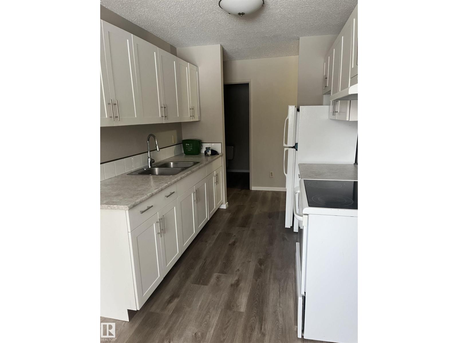 6002-6008 122 AV NW, Edmonton