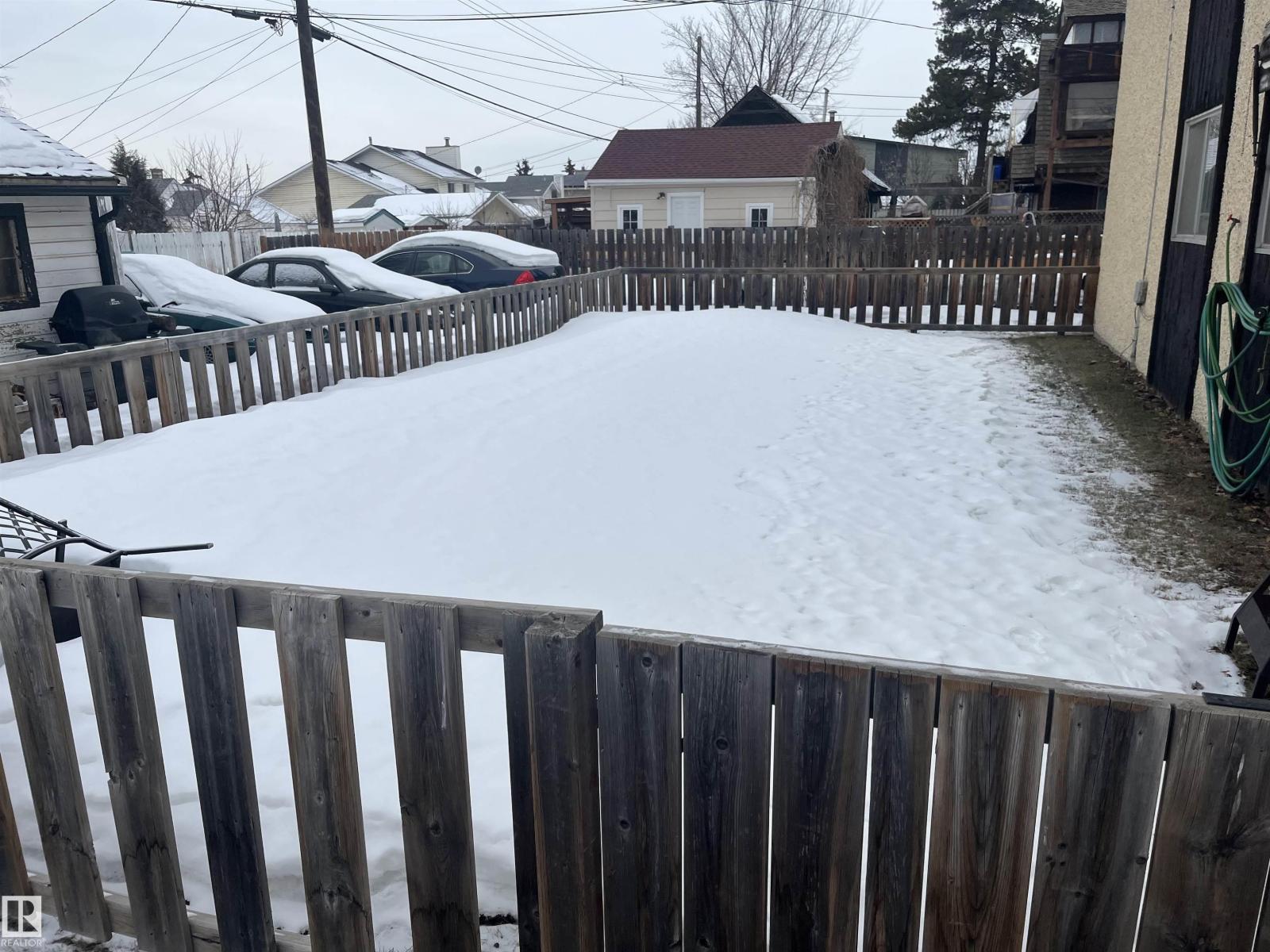 6002-6008 122 AV NW, Edmonton