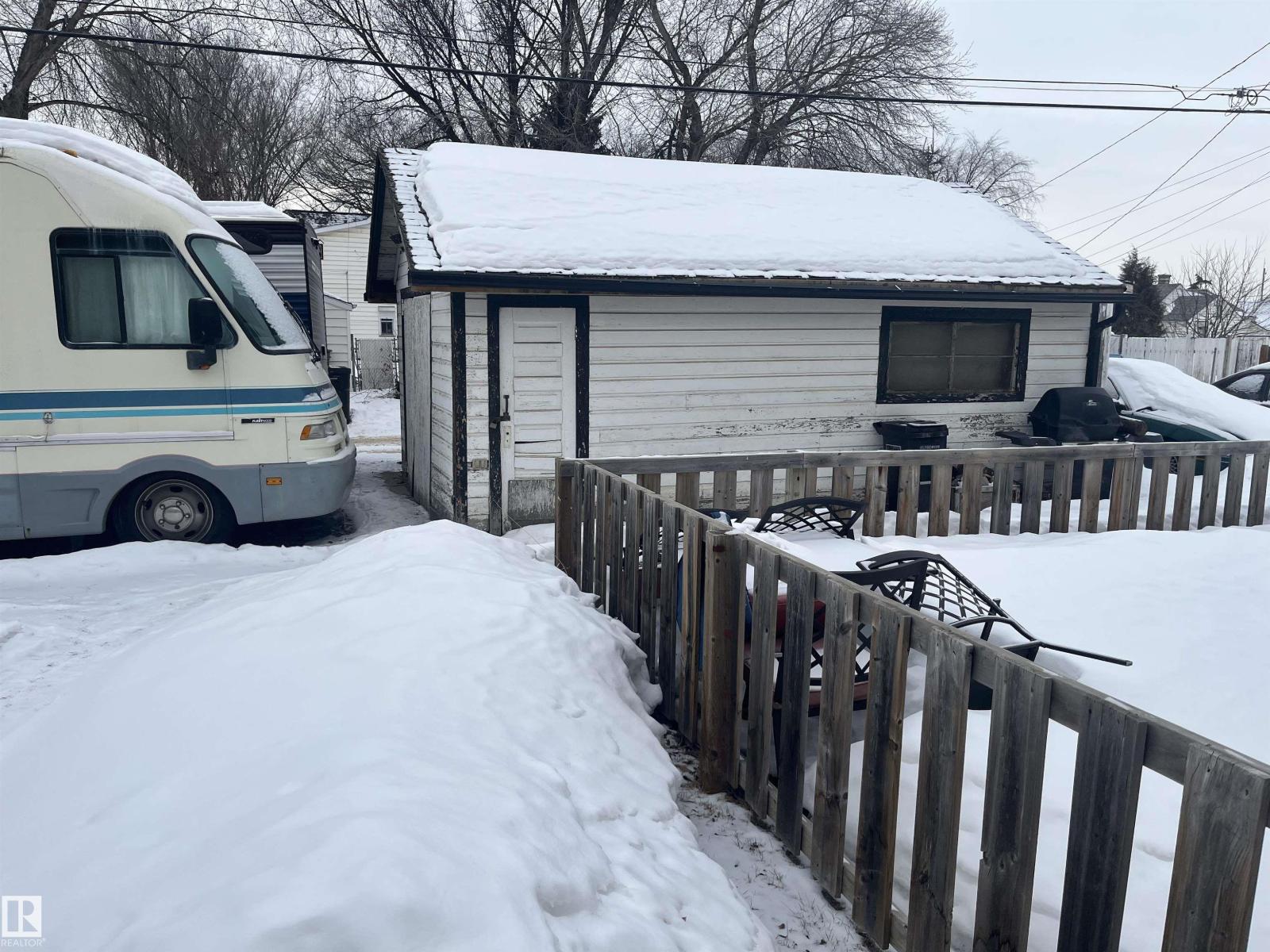 6002-6008 122 AV NW, Edmonton