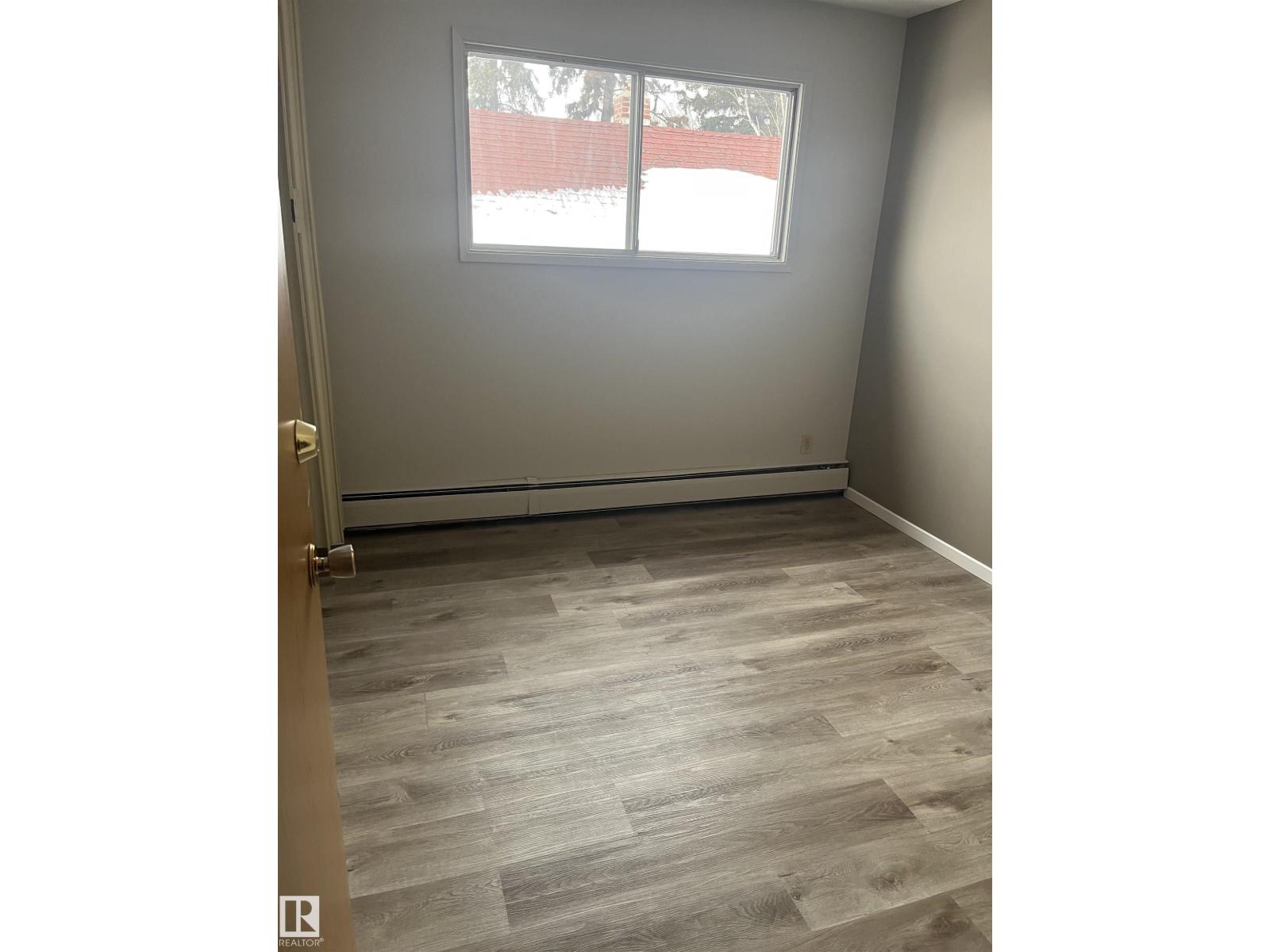 6002-6008 122 AV NW, Edmonton