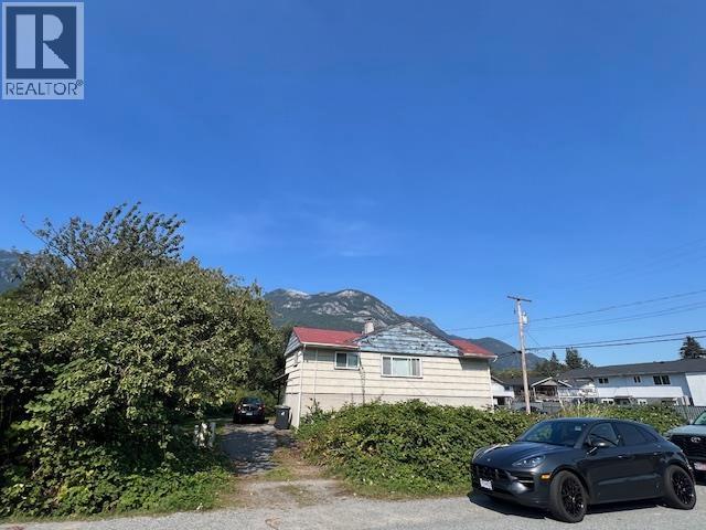 1246 VICTORIA STREET, Squamish
