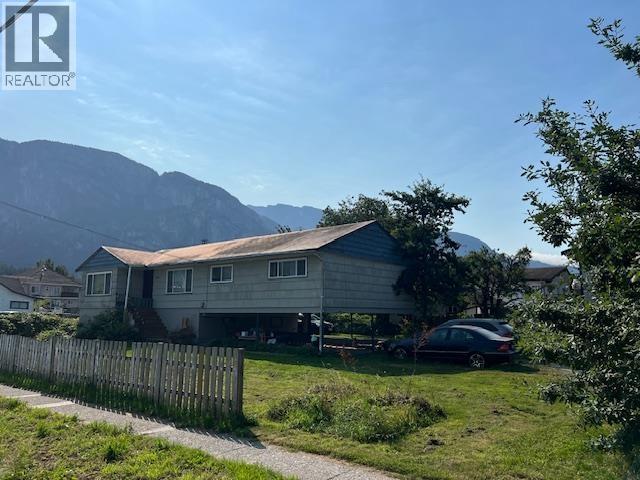 1246 VICTORIA STREET, Squamish