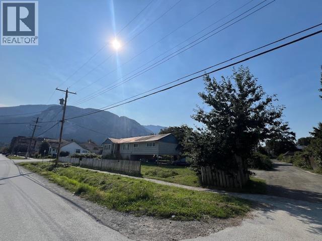 1246 VICTORIA STREET, Squamish