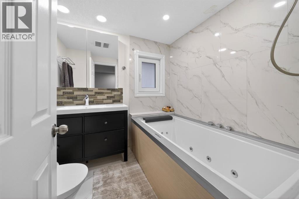 Single Family House for Sale in  Lake Ontario Drive SE Lake Bonavista Calgary 