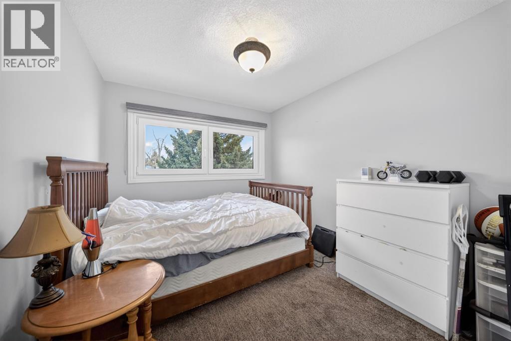 Single Family House for Sale in  Lake Ontario Drive SE Lake Bonavista Calgary 