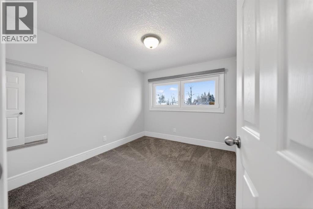 Single Family House for Sale in  Lake Ontario Drive SE Lake Bonavista Calgary 