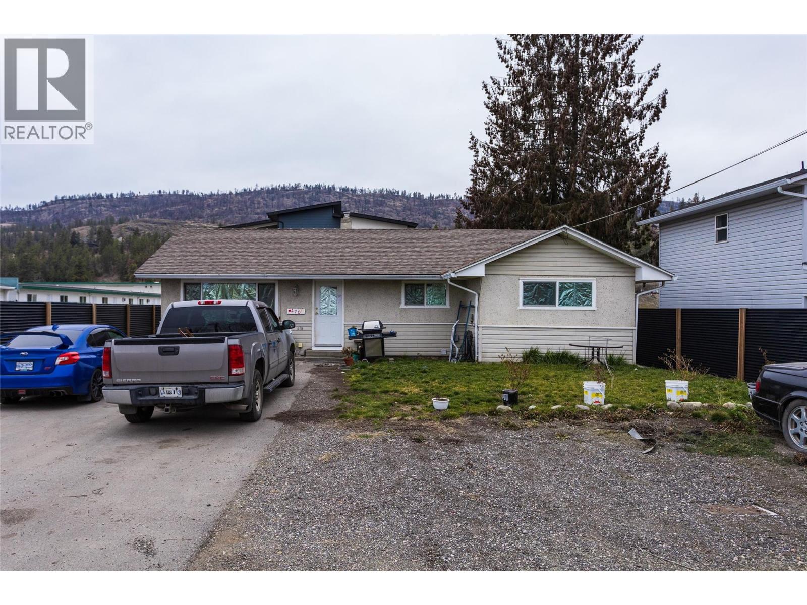 470 Snowsell Street N - 1
