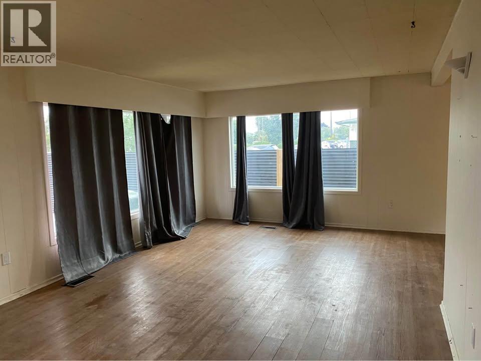  470 Snowsell Street North, Kelowna