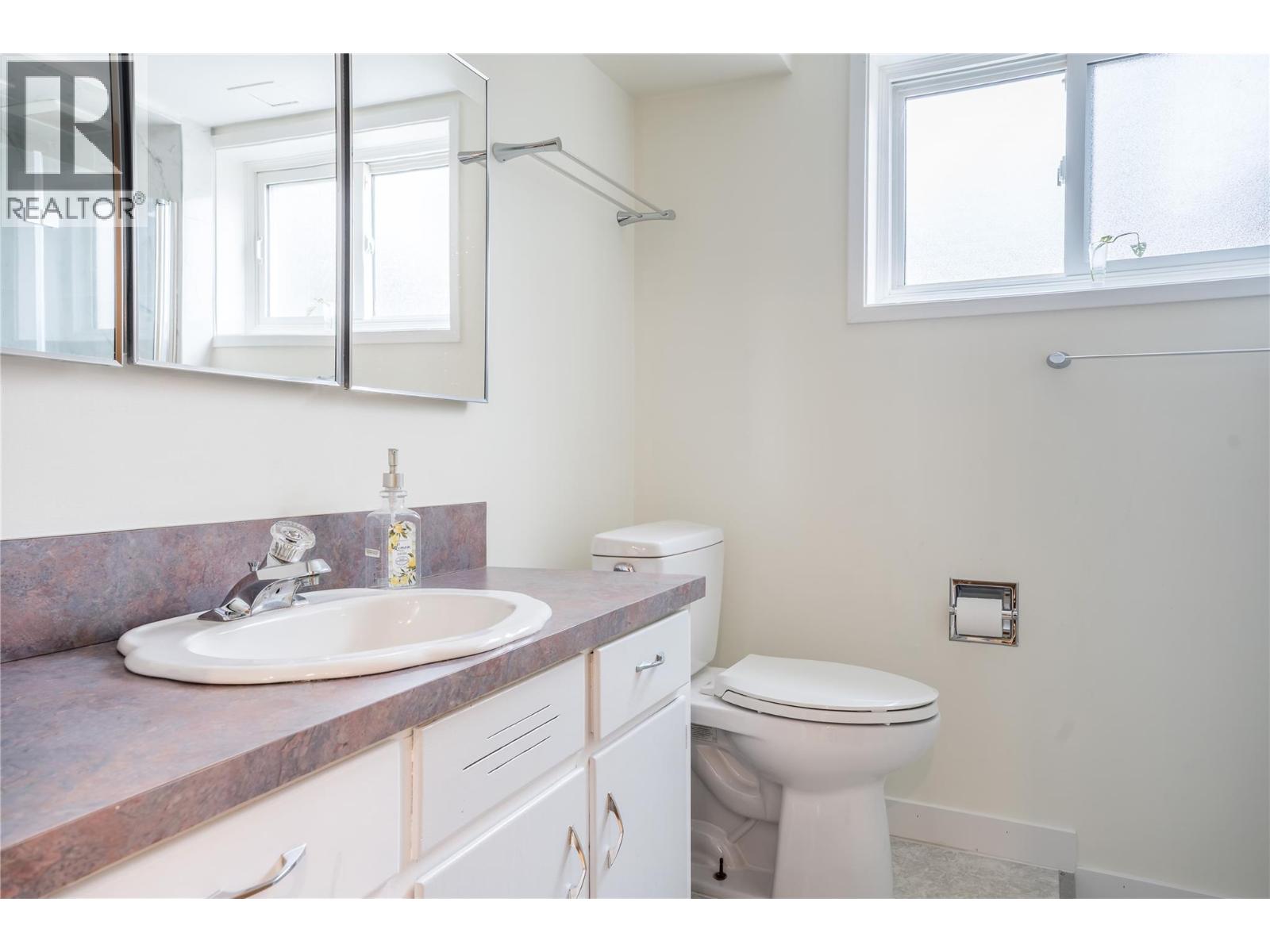 5010 CROIL Avenue, Summerland