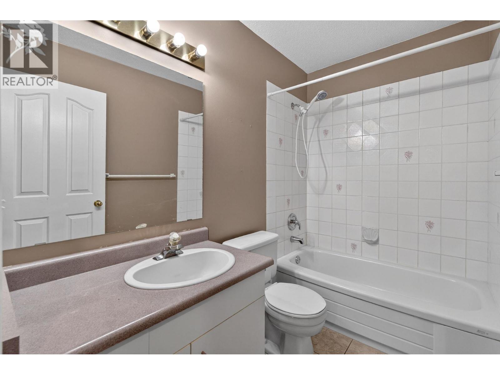 3 205 Gerstmar Road, Kelowna