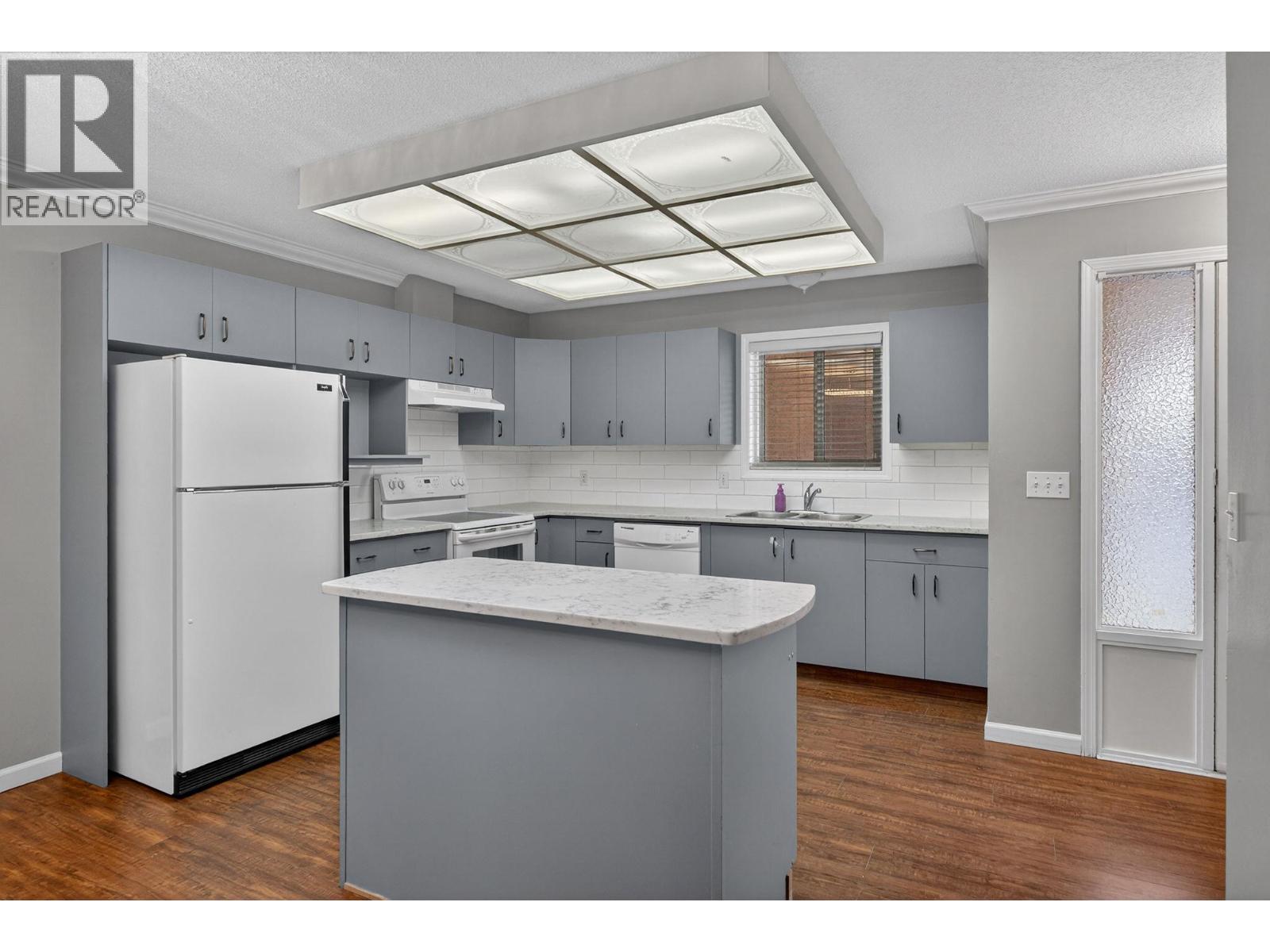 3 205 Gerstmar Road, Kelowna