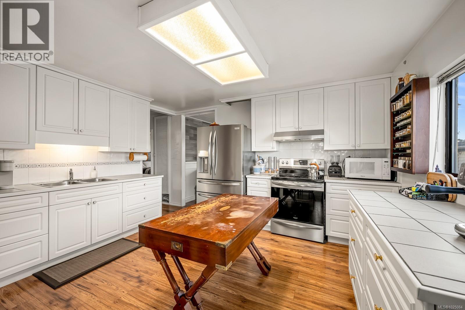 951 Dogwood St, Campbell River