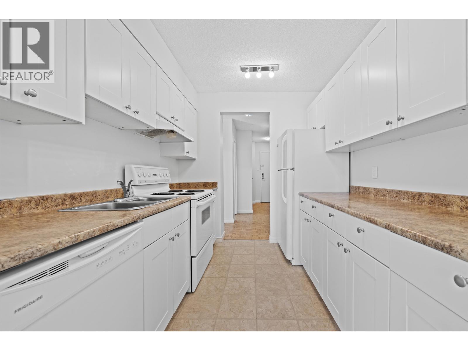 208 2024 FULLERTON AVENUE, North Vancouver
