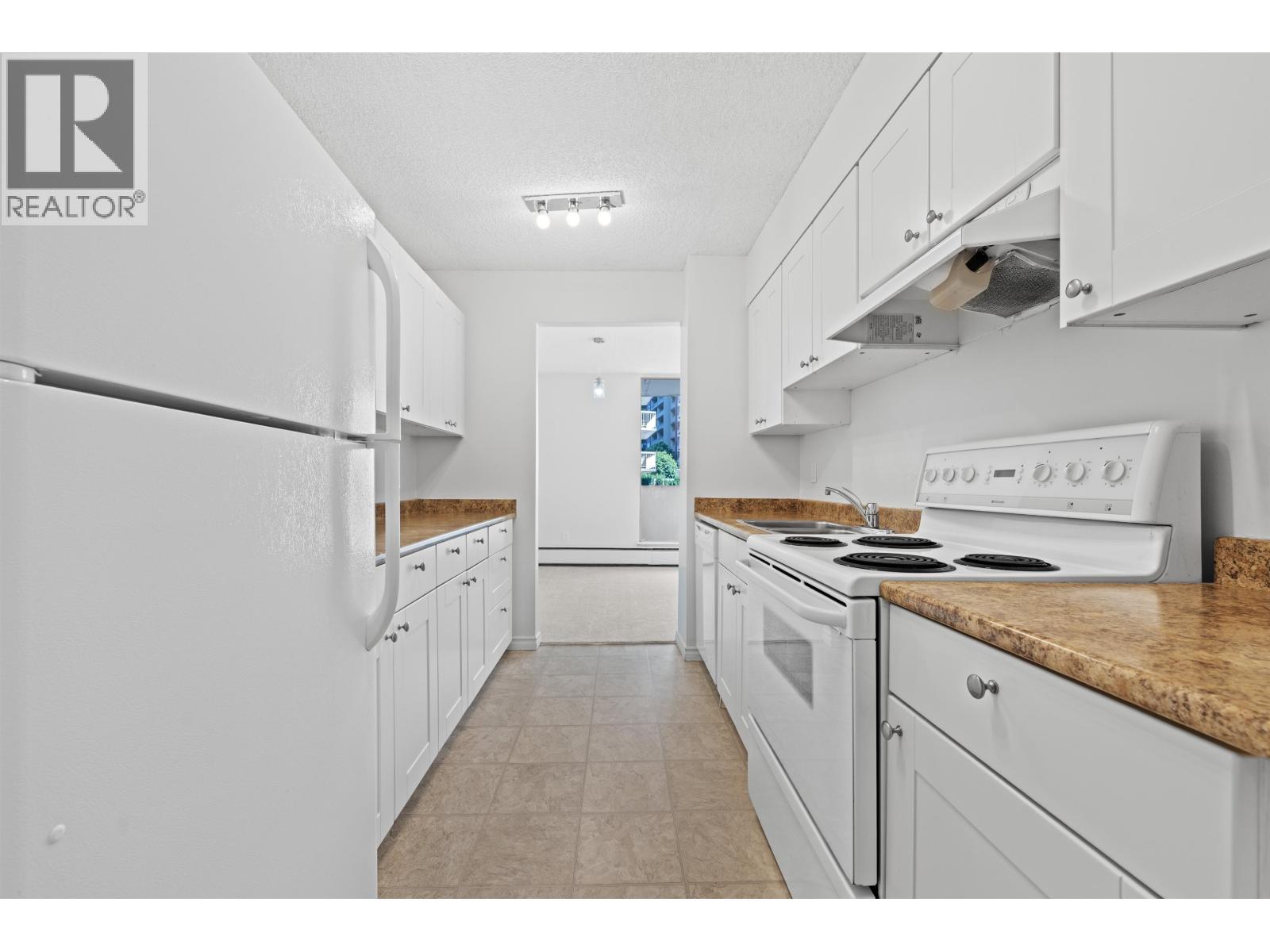 208 2024 FULLERTON AVENUE, North Vancouver