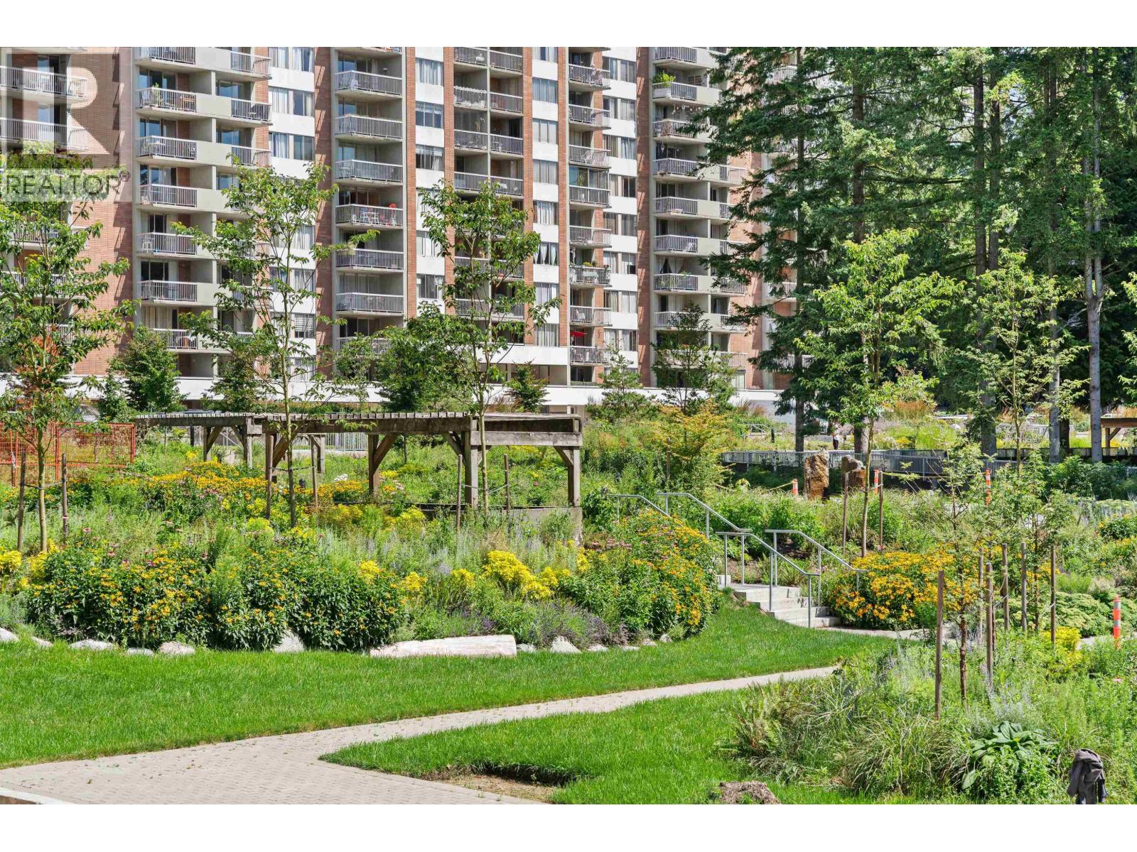 208 2024 FULLERTON AVENUE, North Vancouver