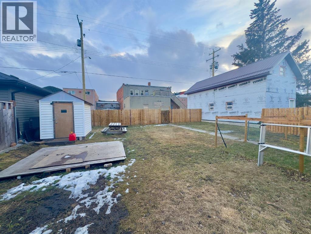 13030 21 Avenue - Photo 3 of 6, Blairmore, Alberta