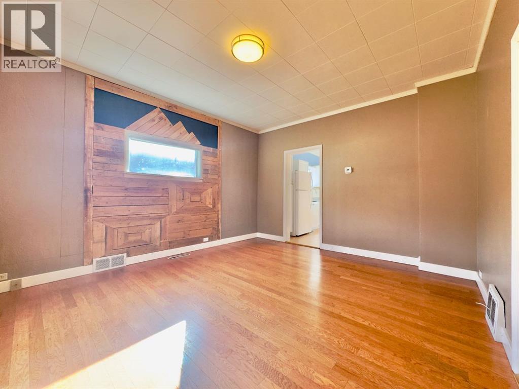 13030 21 Avenue - Photo 5 of 6, Blairmore, Alberta