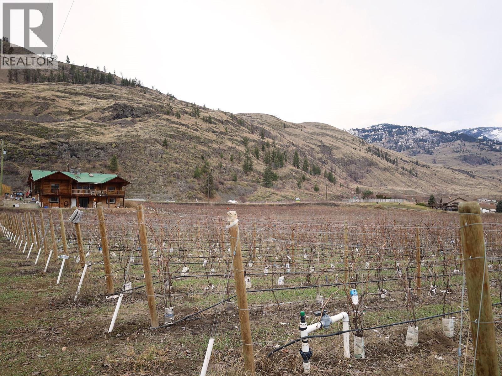 4253 Highway 97 Highway, Oliver