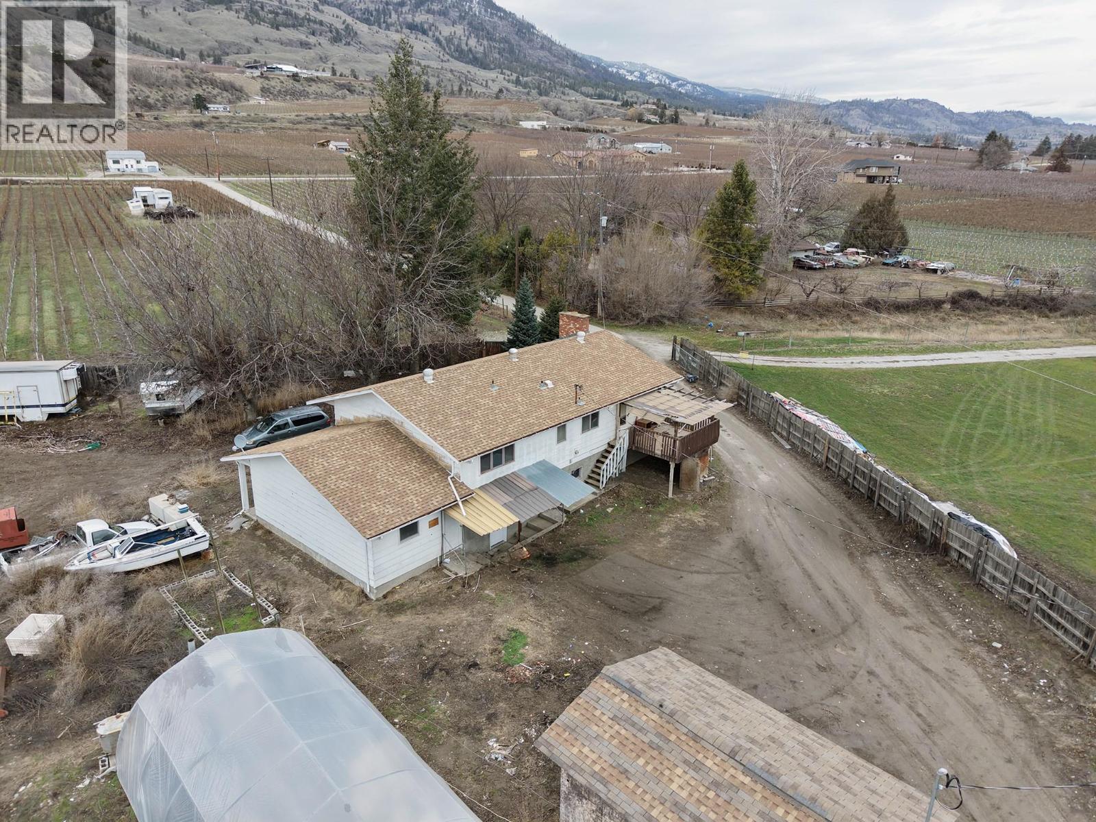  301 Road 12 Road, Oliver