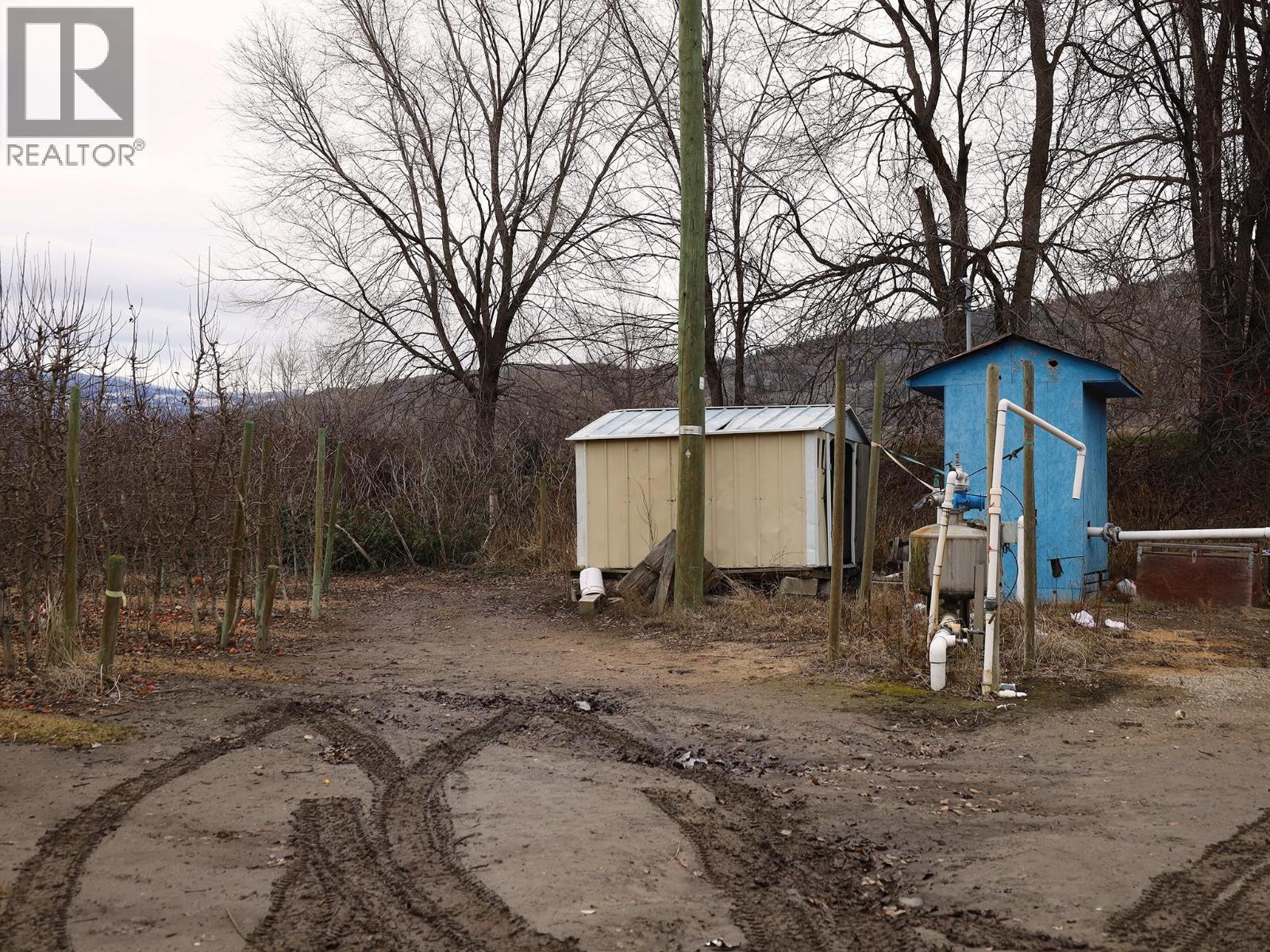  301 Road 12 Road, Oliver