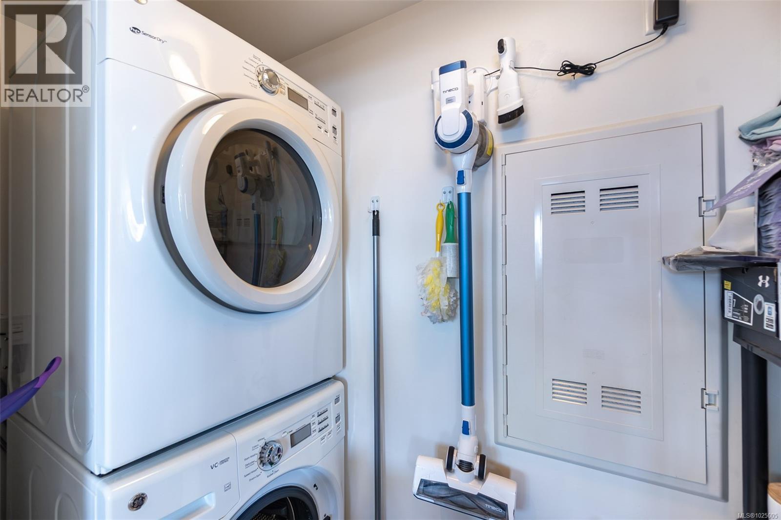 501 608 Broughton Street, Victoria