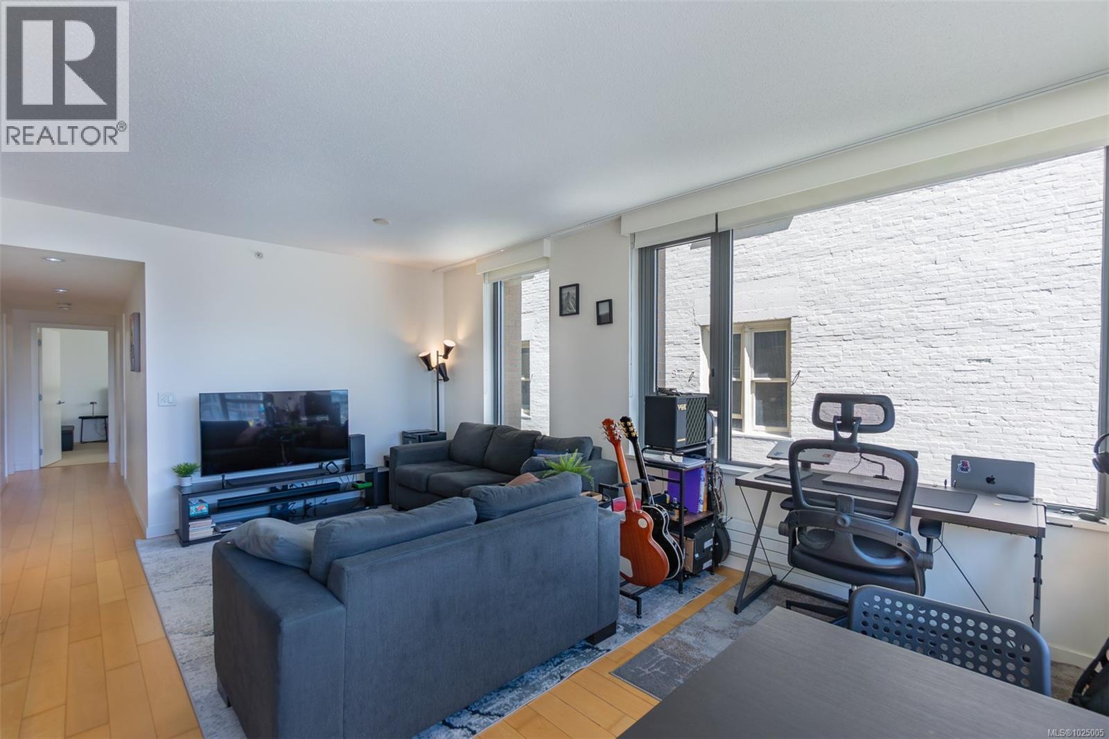 501 608 Broughton Street, Victoria