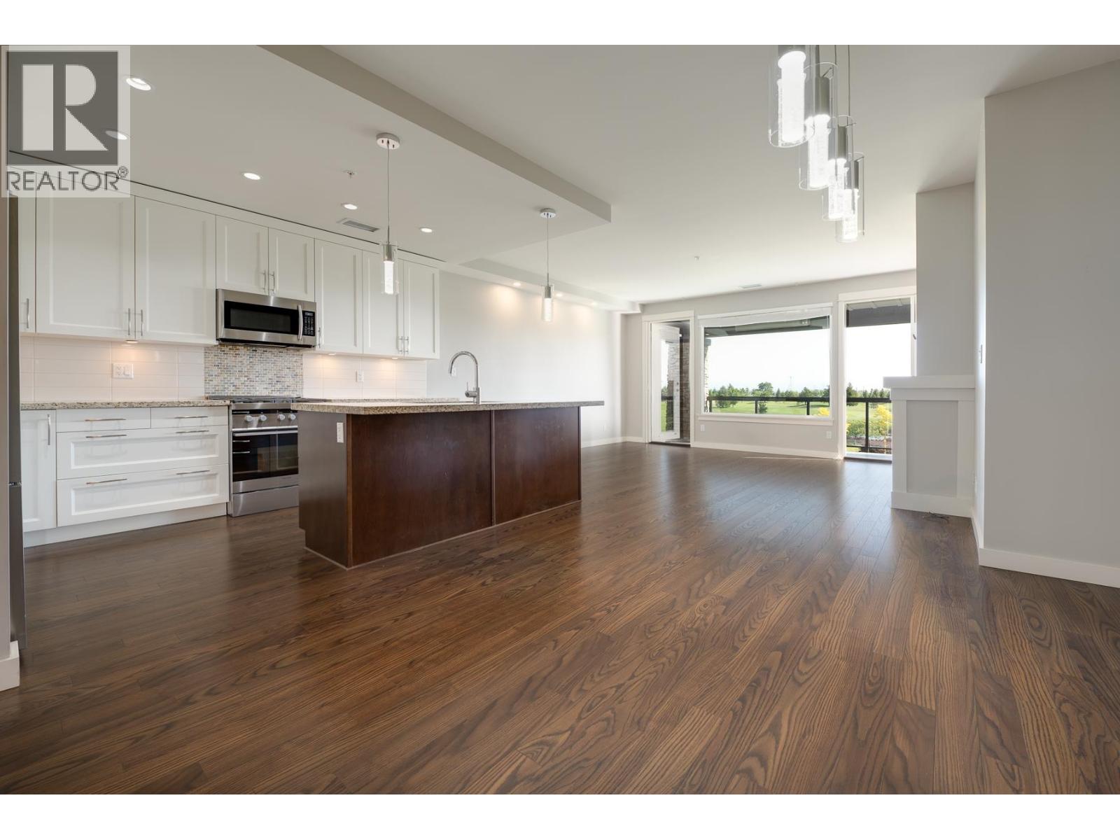 #210-5099 SPRINGS Boulevard, Tsawwassen