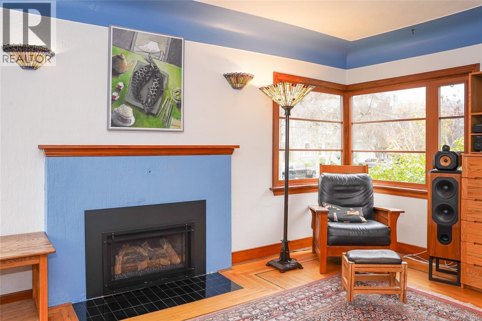  1166 Burdett Avenue, Victoria