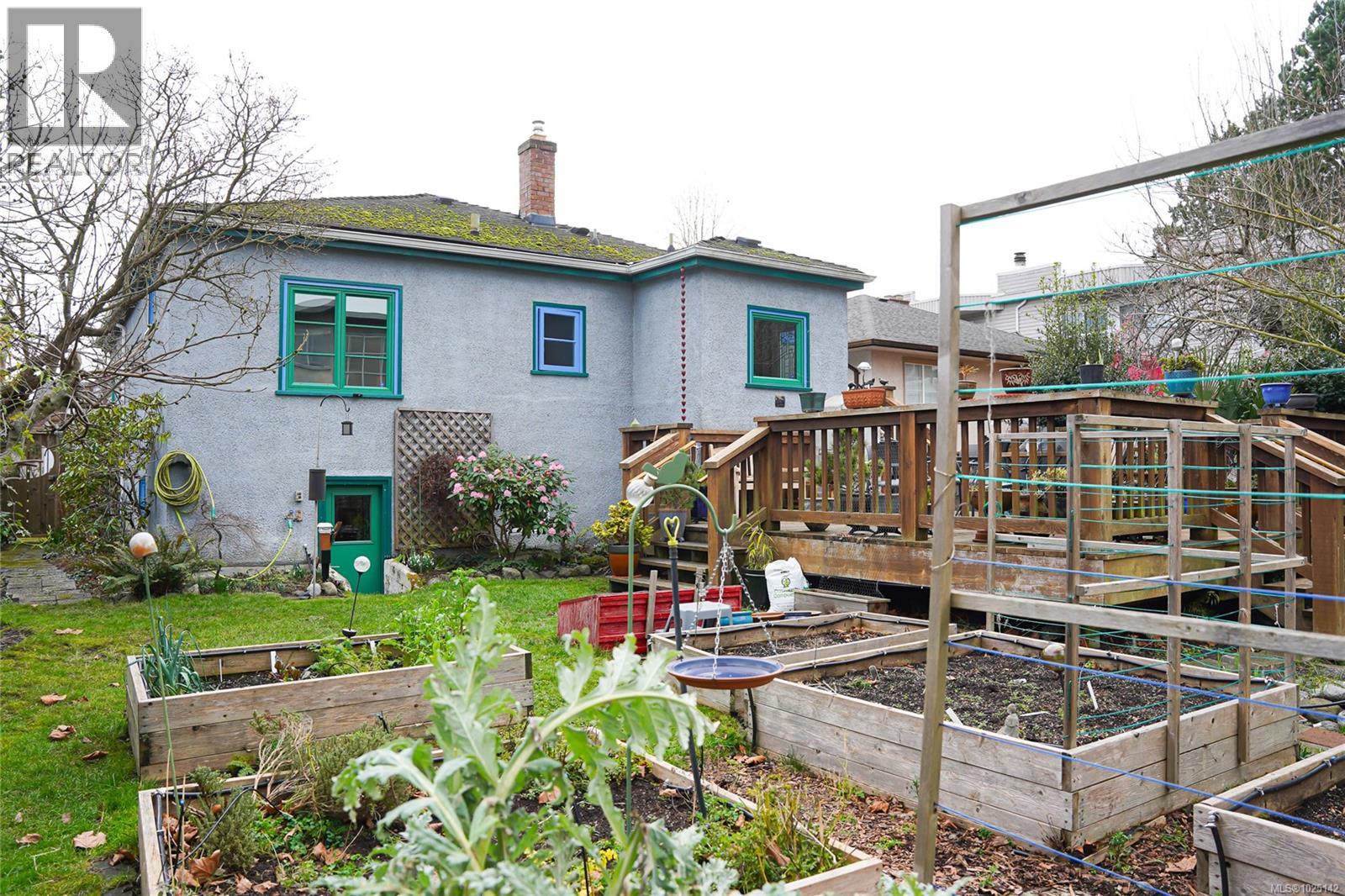  1166 Burdett Avenue, Victoria