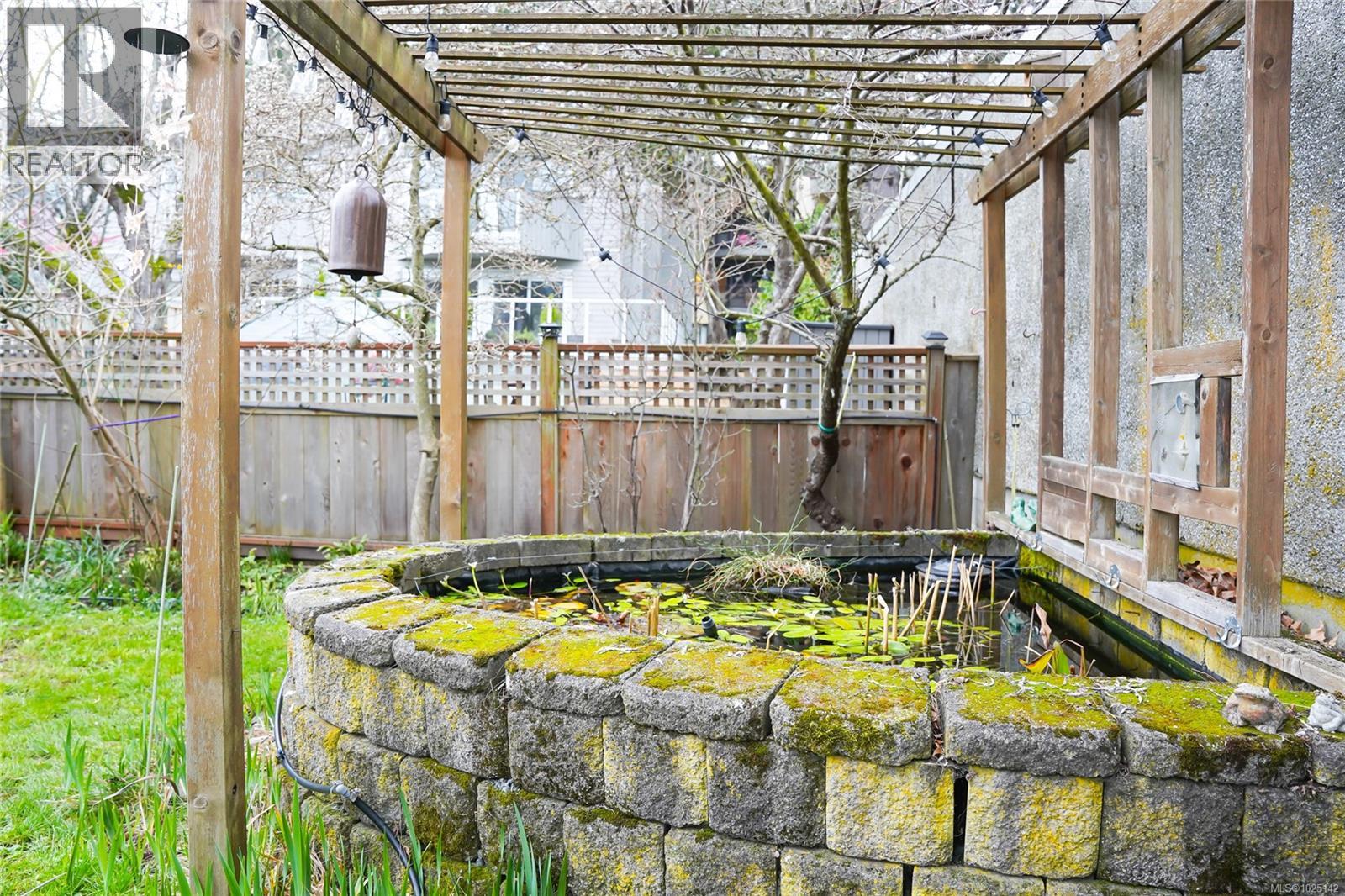  1166 Burdett Avenue, Victoria