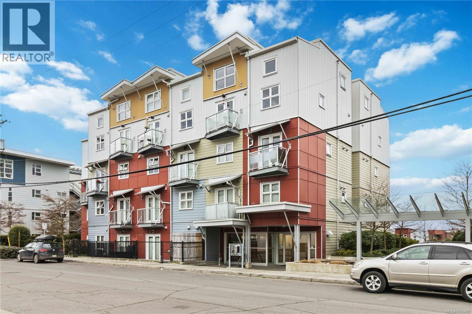 304 787 Tyee Road, Victoria