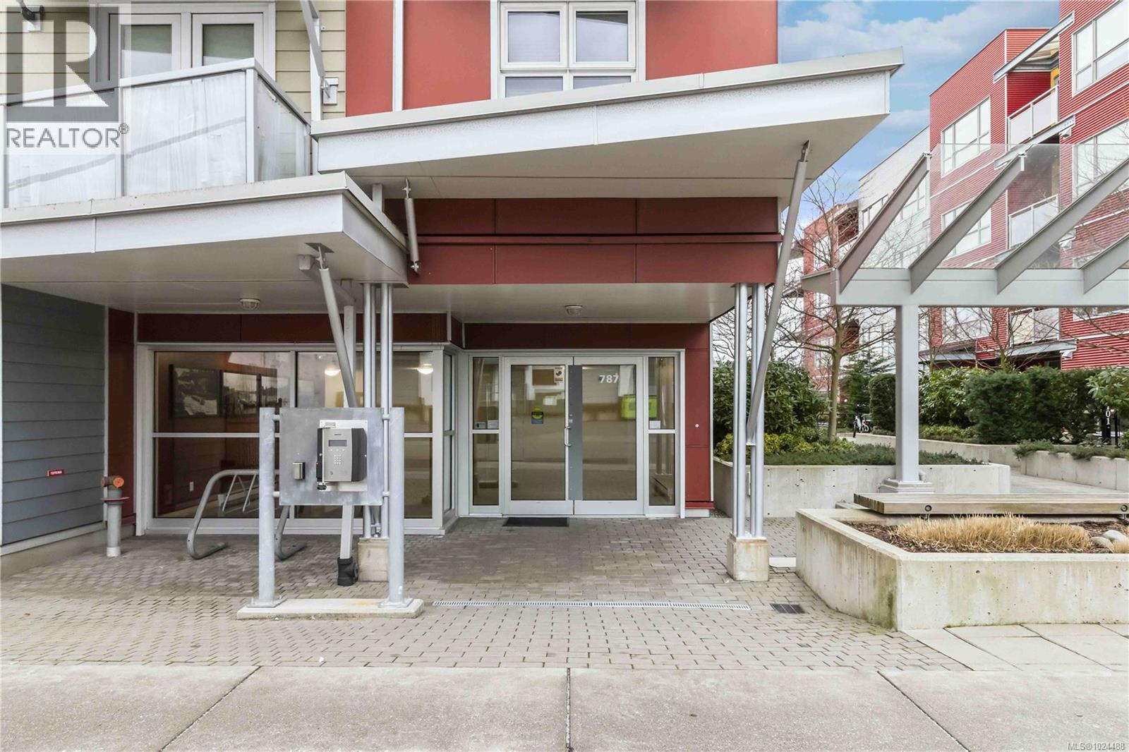 304 787 Tyee Road, Victoria