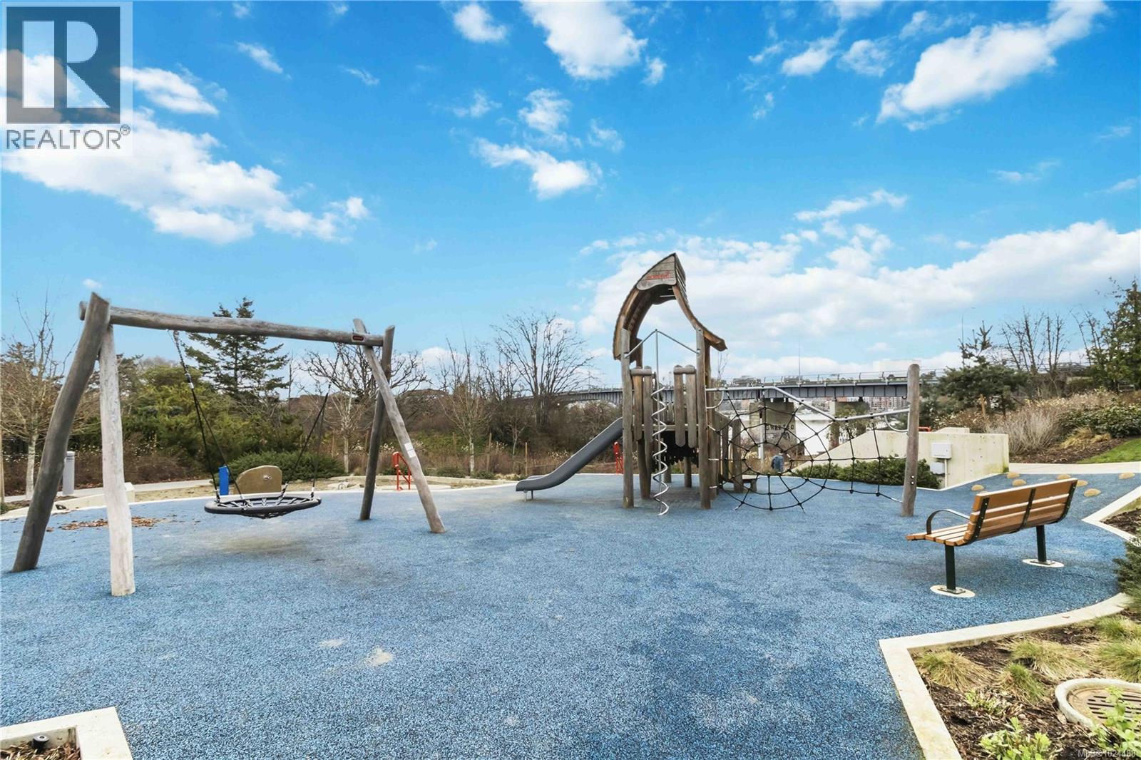 304 787 Tyee Road, Victoria