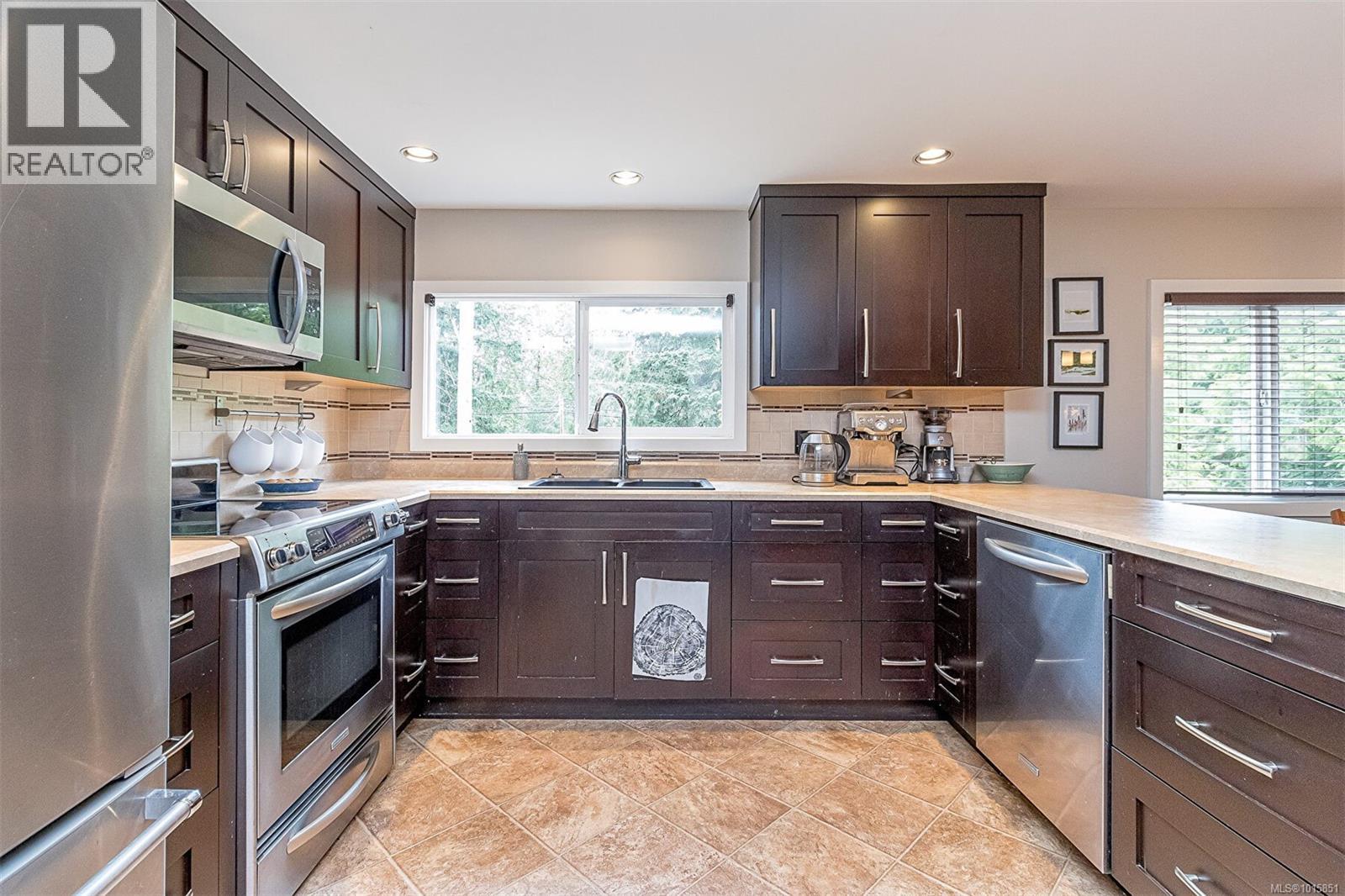 7155 &B7155 Bell McKInnon Rd, Duncan