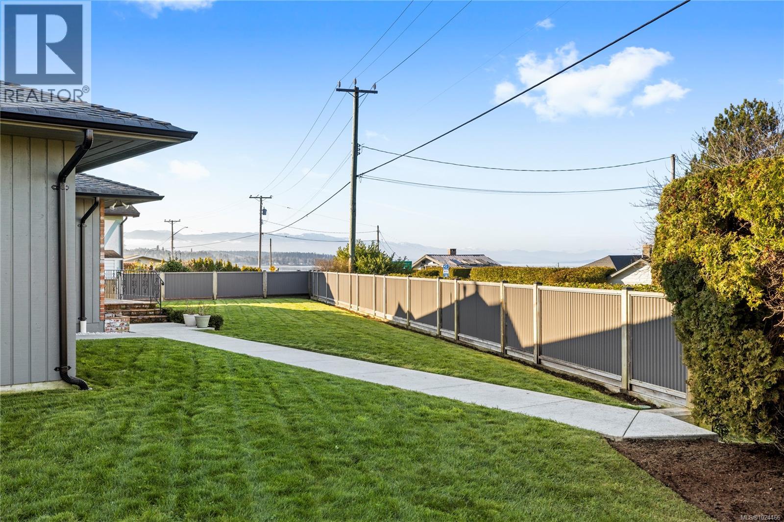 245 Elizabeth Ave, Qualicum Beach