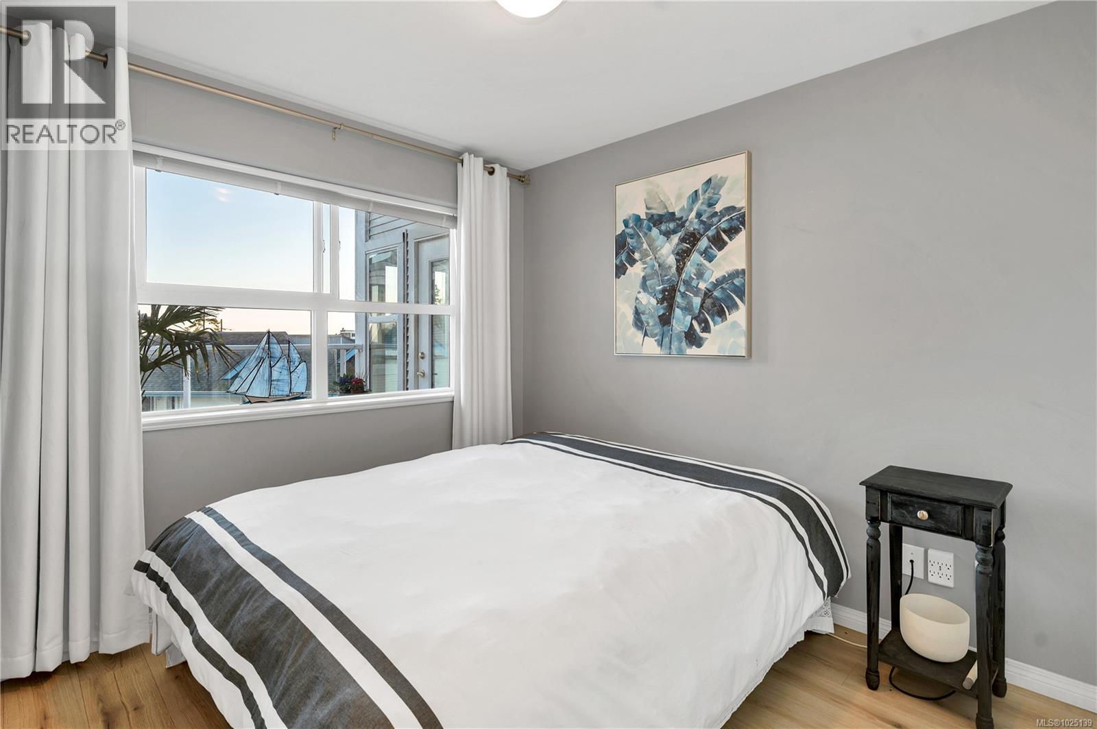 #407 350 Island Hwy S - 21