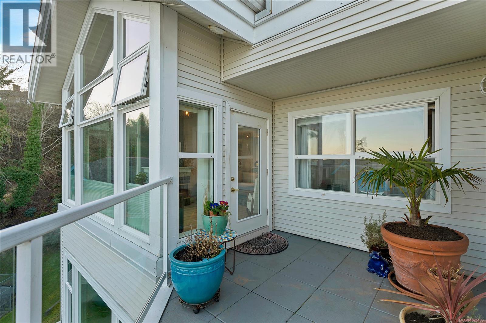 #407 350 Island Hwy S - 28