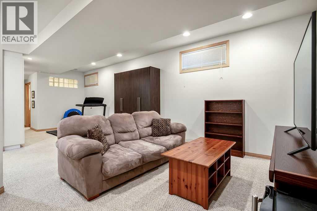 Single Family House for Sale in   Avenue SW Erlton Calgary 