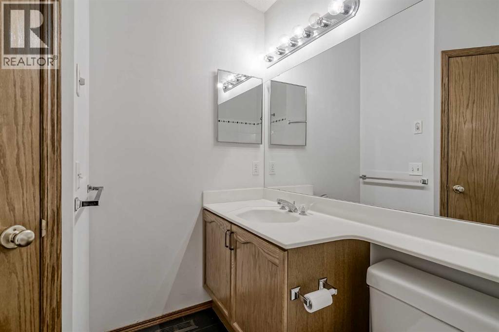 Single Family House for Sale in  Douglas Glen Court SE Douglasdale/Glen Calgary 