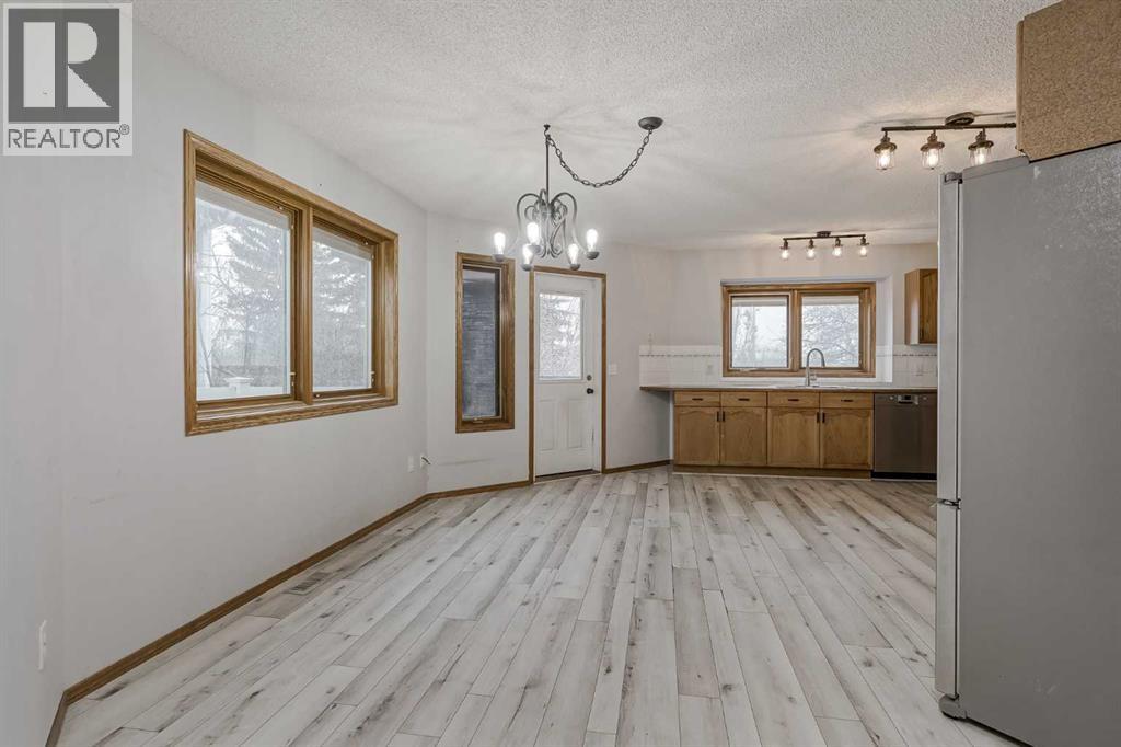 Single Family House for Sale in  Douglas Glen Court SE Douglasdale/Glen Calgary 