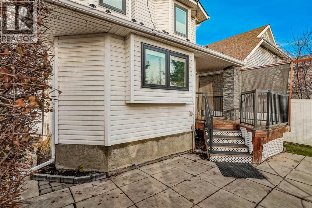 Single Family House for Sale in  Douglas Glen Court SE Douglasdale/Glen Calgary 