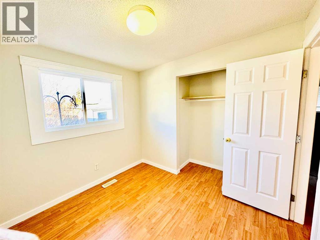 Single Family House Bi-level for Sale in  Penbrooke Close SE Penbrooke Meadows Calgary 